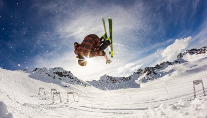 世界杯2026-街道暗战，当雷霆击败黄蜂，F1赛道上的权力游戏